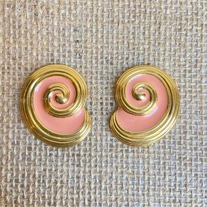 Avon Island Conch Shell vintage goldtone pierced post earrings in peach enamel